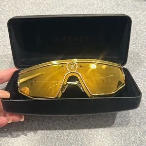 VERSACE UNISEX GOLD SUNGLASSES- NEW